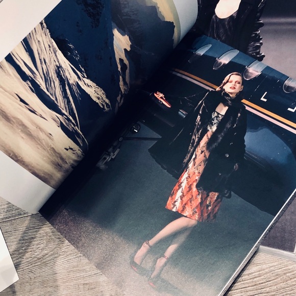 Louis Vuitton Pre-Fall 2011 Book - Picture 2 of 8